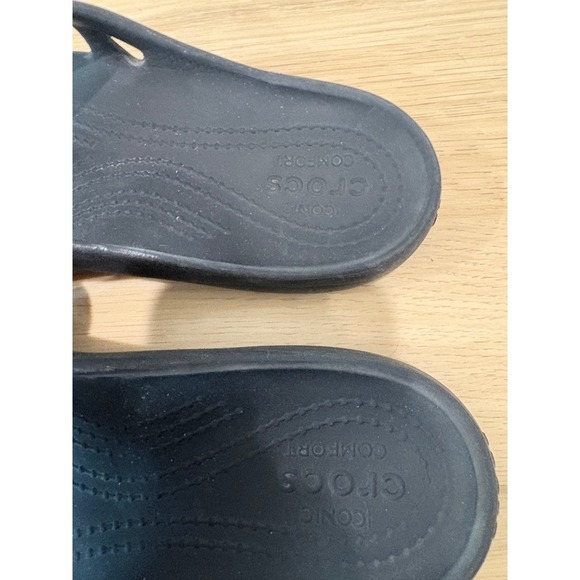 Crocs Iconic Comfort Black Flip Flops Thong Sandals Women's Size 8 - Picture 3 of 4